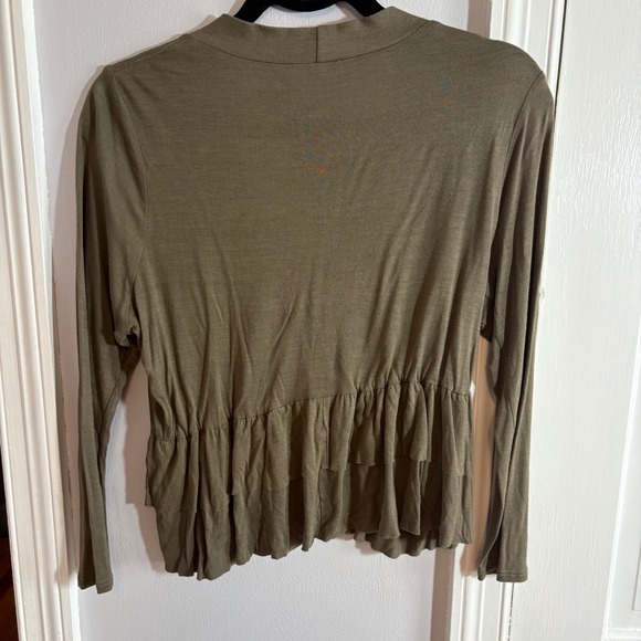 Michael Stars Sz 2 Olive Green Long Sleeve Peplum Cardigan Button Front Ruffle - Picture 2 of 5